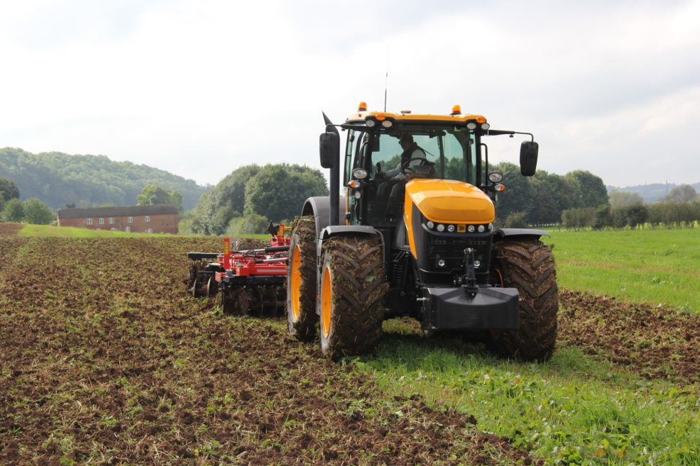 JCB 8330