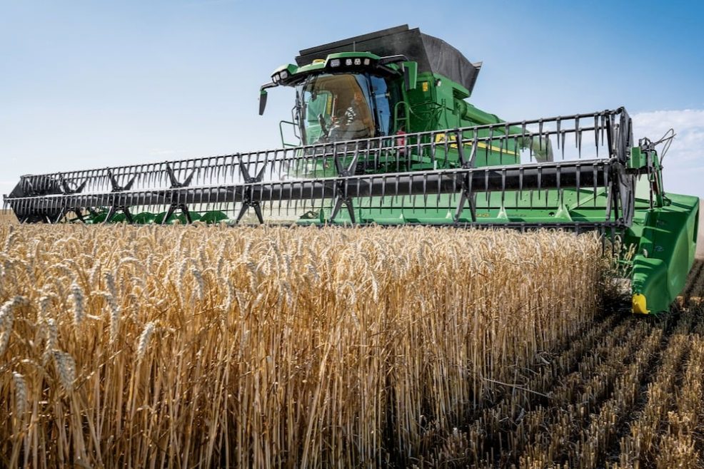 John Deere T6 800 Combine