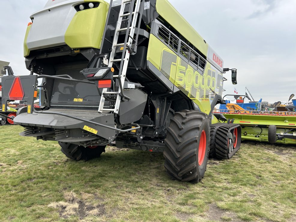 CLAAS LEXION 8900