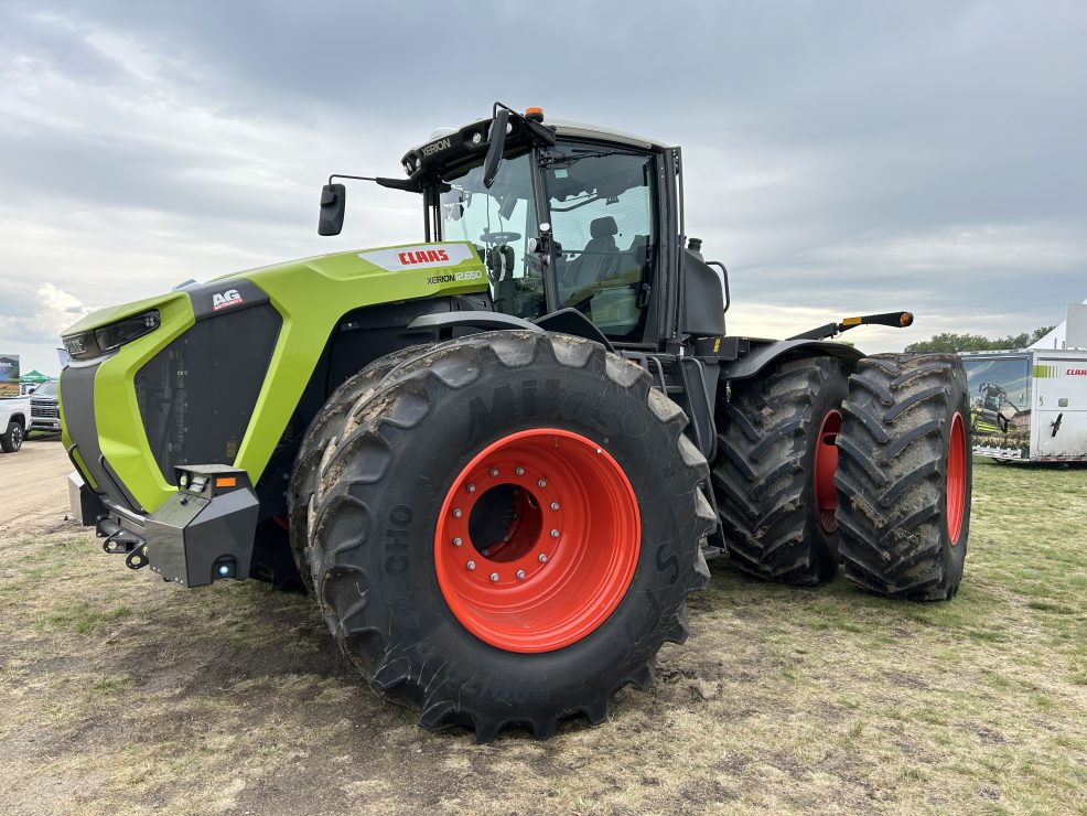 CLAAS Xerion 12.655 Tractor
