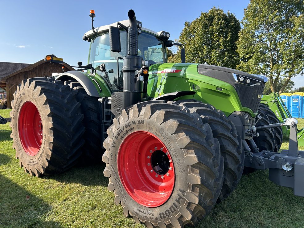 Fendt 1038 Vario Tractor
