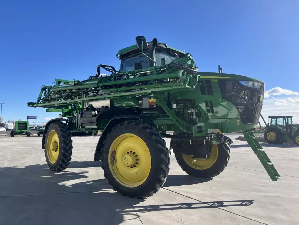 John Deere 410R Sprayer