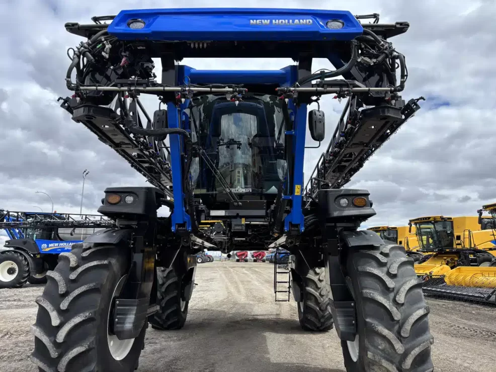 New Holland SP410F Sprayer - Front